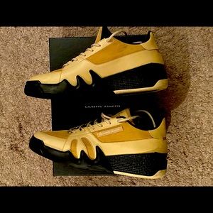 Tan guiseppe zanotti